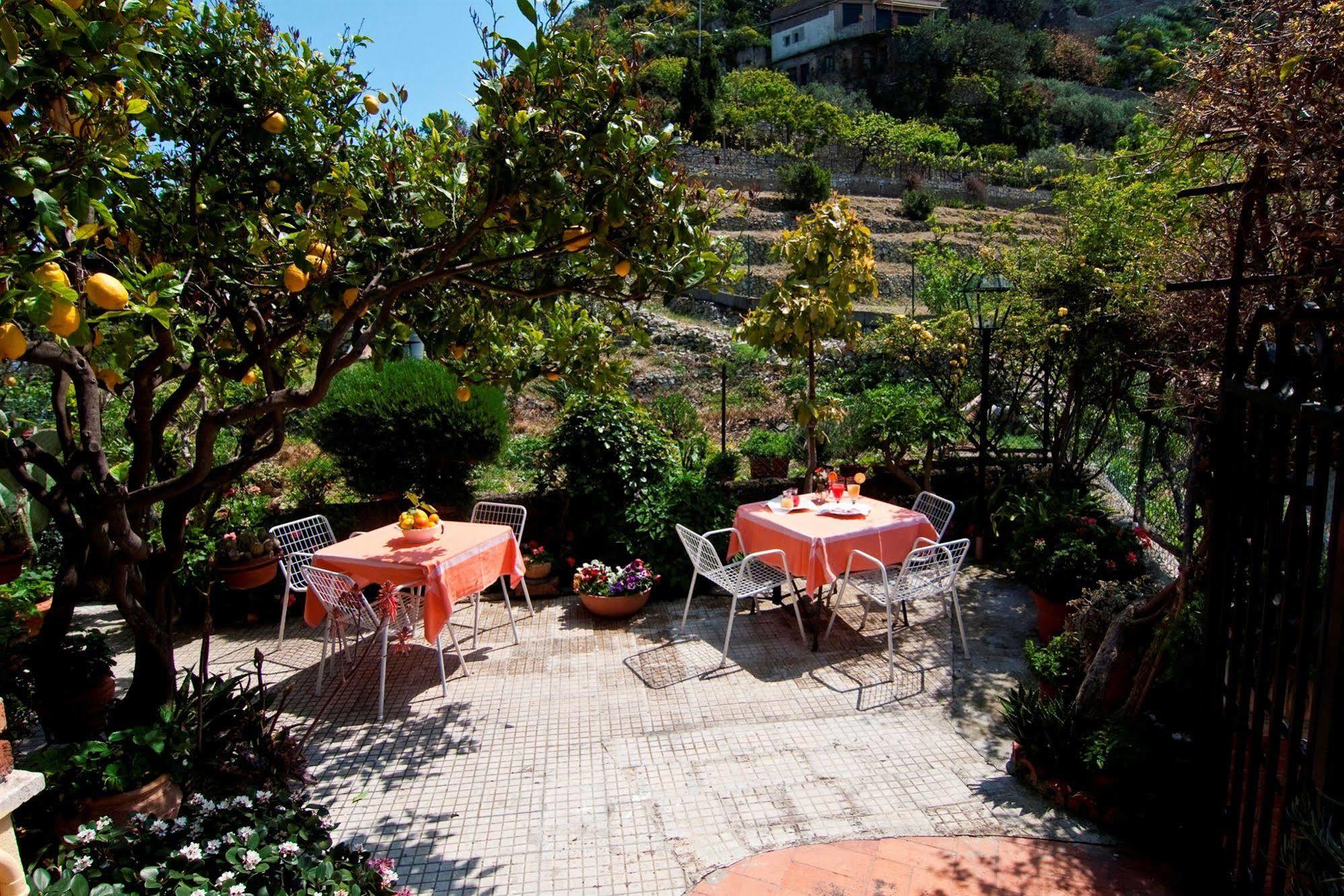 B&B U Palmentu Taormina Eksteriør billede
